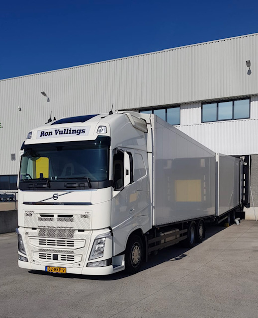 Internationaal transport vrachtwagens open