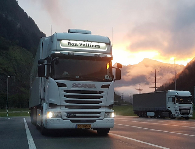 Internationaal transport vrachtwagen binnen